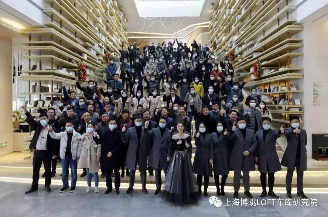 深圳全国一百多人在华侨城汉口道6号参观研讨LOFT专利车库技术！